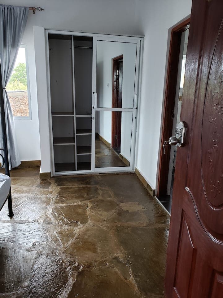 Modern Cottage with a Full Kitchen